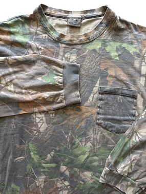 Vintage Men’s Faded Thrashed Camouflage Long Sleeve T-Shirt Size XXL Camo Retro